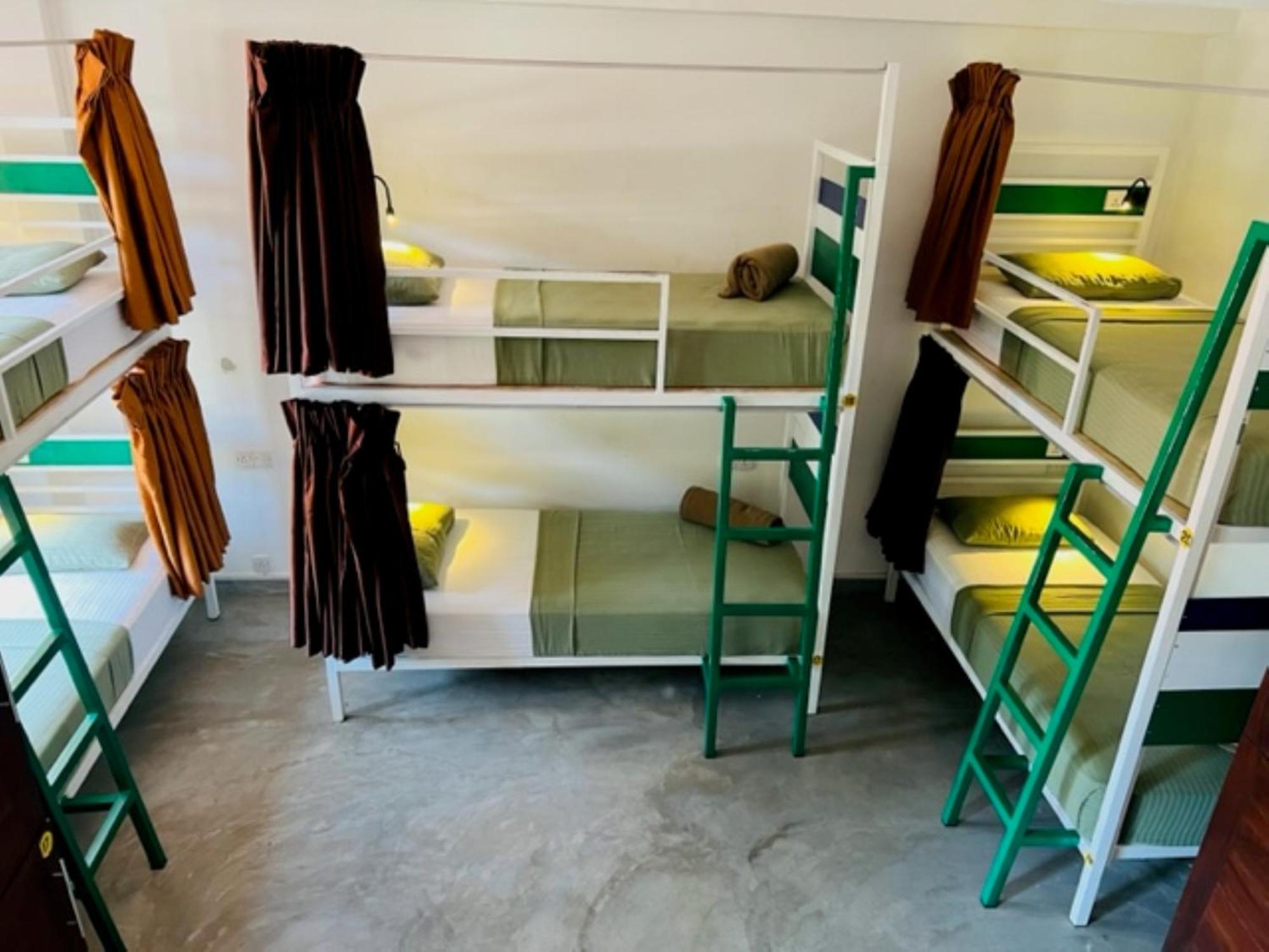 Downtown Hostels Елла Екстер'єр фото