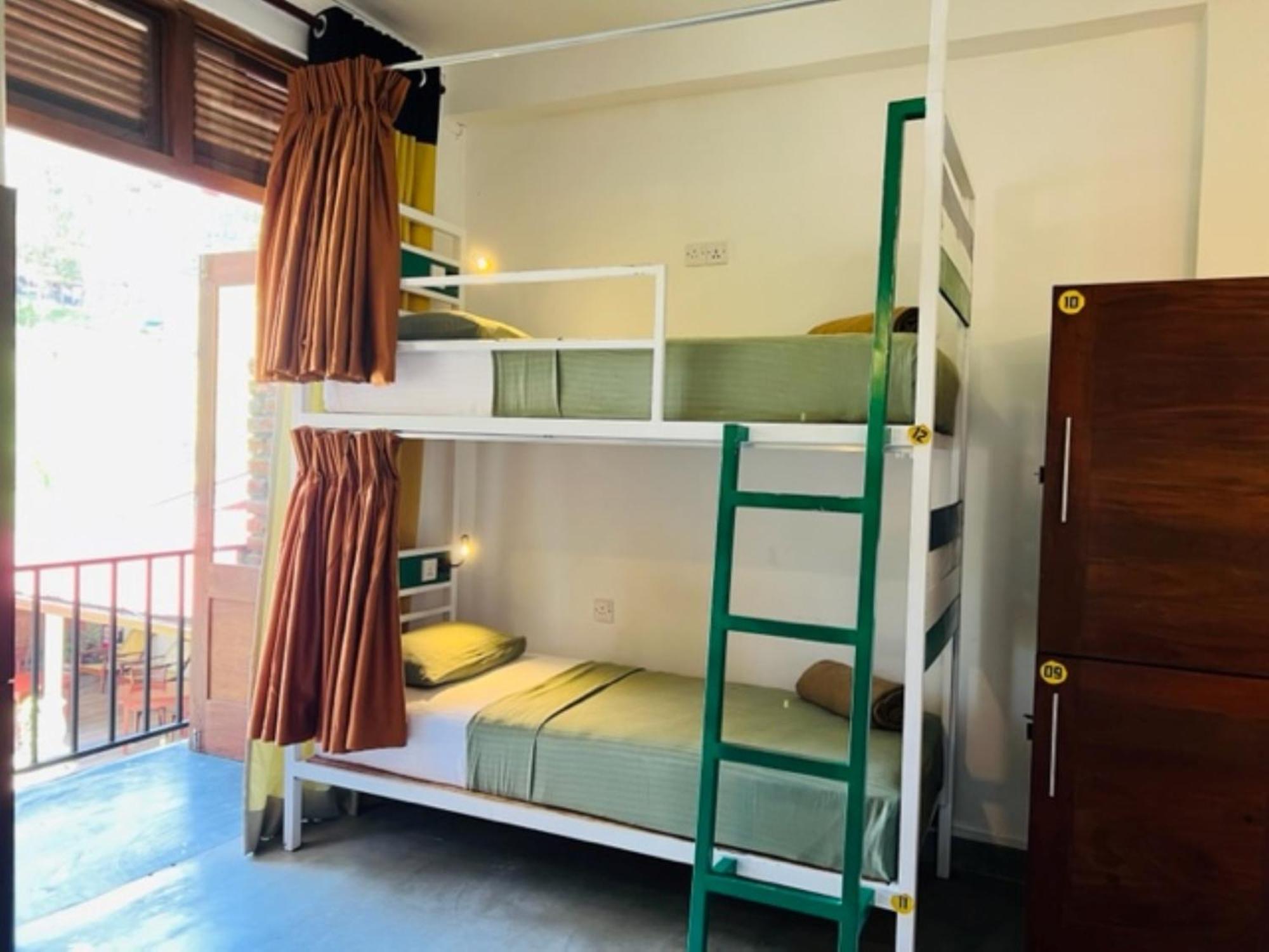 Downtown Hostels Елла Екстер'єр фото
