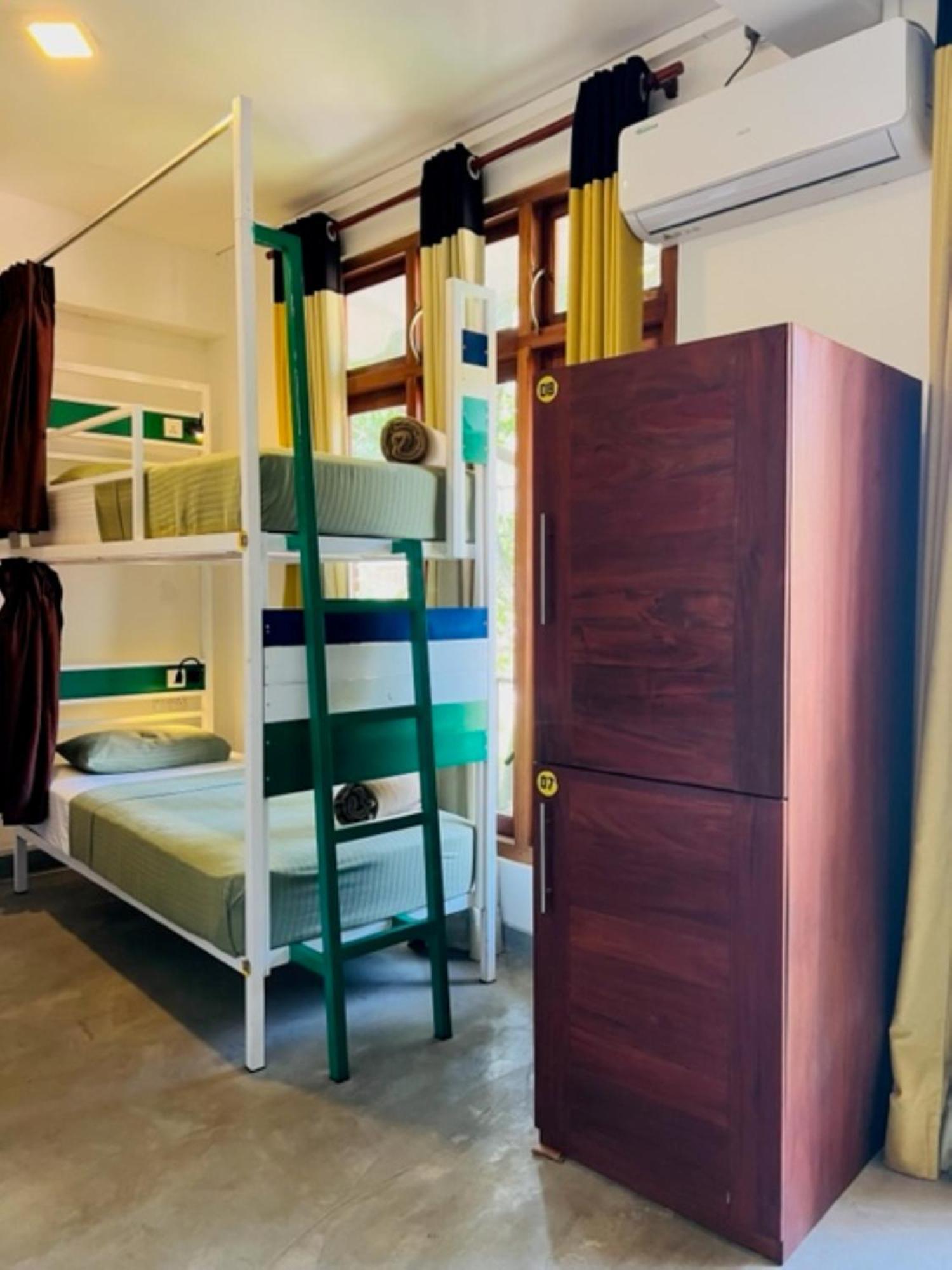 Downtown Hostels Елла Екстер'єр фото