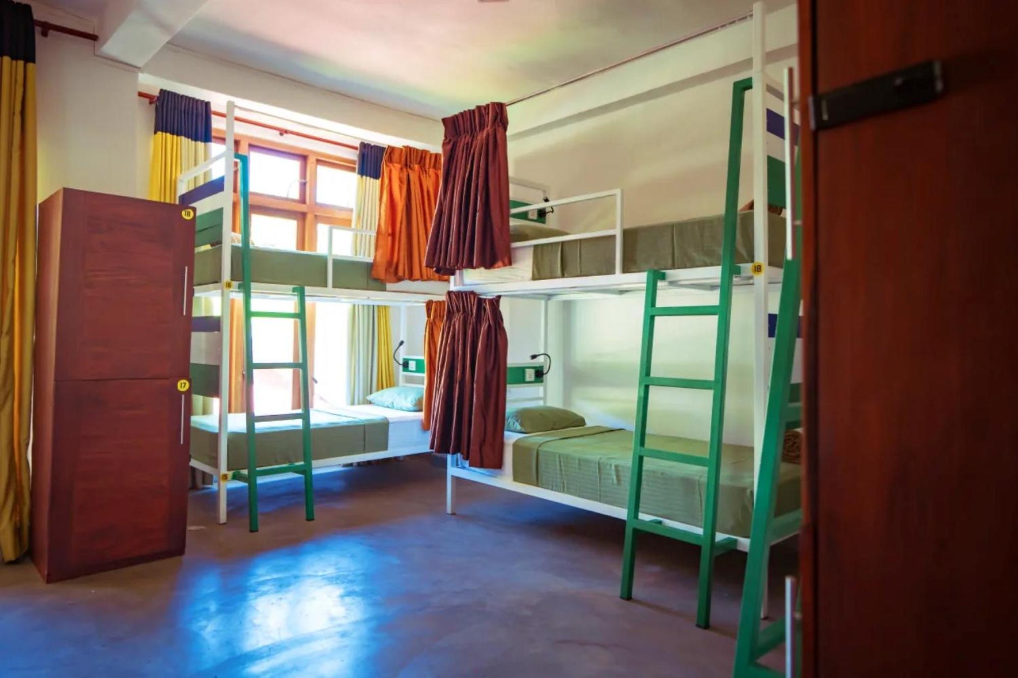 Downtown Hostels Елла Екстер'єр фото